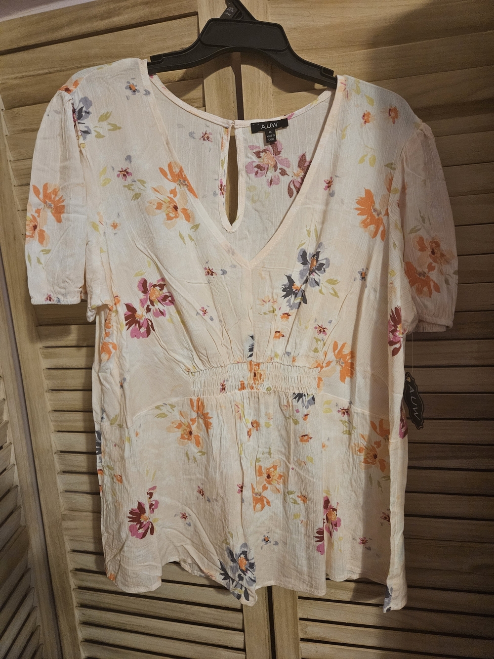 AUW Cream Floral V-Neck Short Sleeve Top with Pink & Orange Blooms